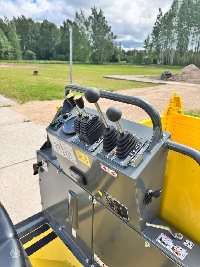 Wacker DT15, dumpers / tippers