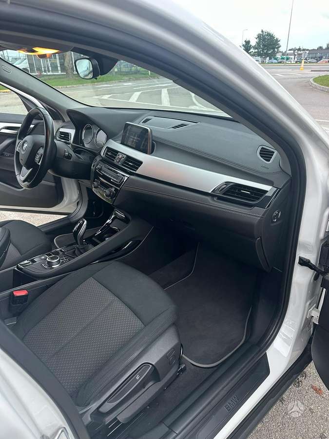 BMW X2, 2.0 l., off-road / crossover