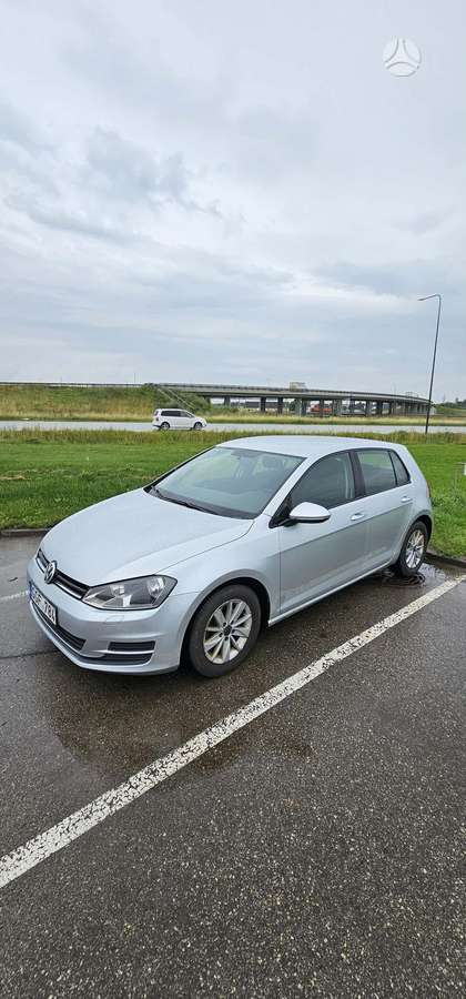 Volkswagen Golf - 1