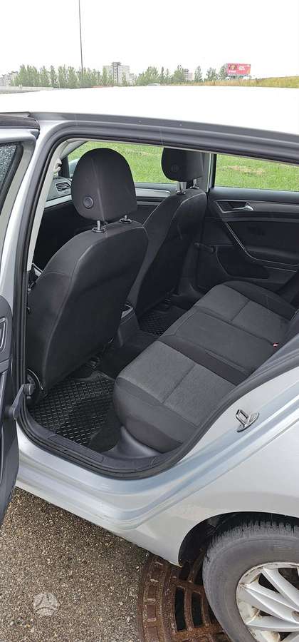Volkswagen Golf - 6
