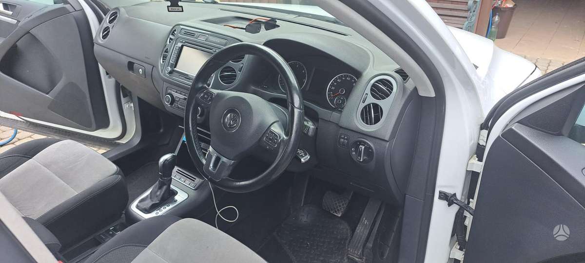 Volkswagen Tiguan - 8