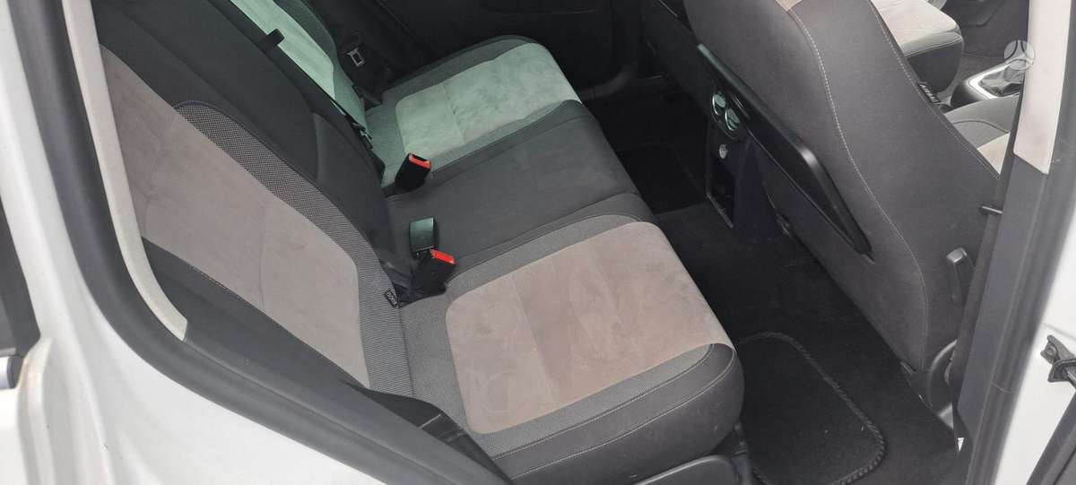 Volkswagen Tiguan - 11