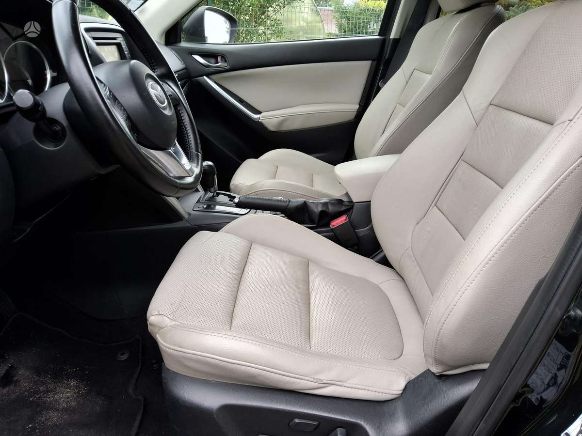 Mazda CX-5, 2.2 l., off-road / crossover