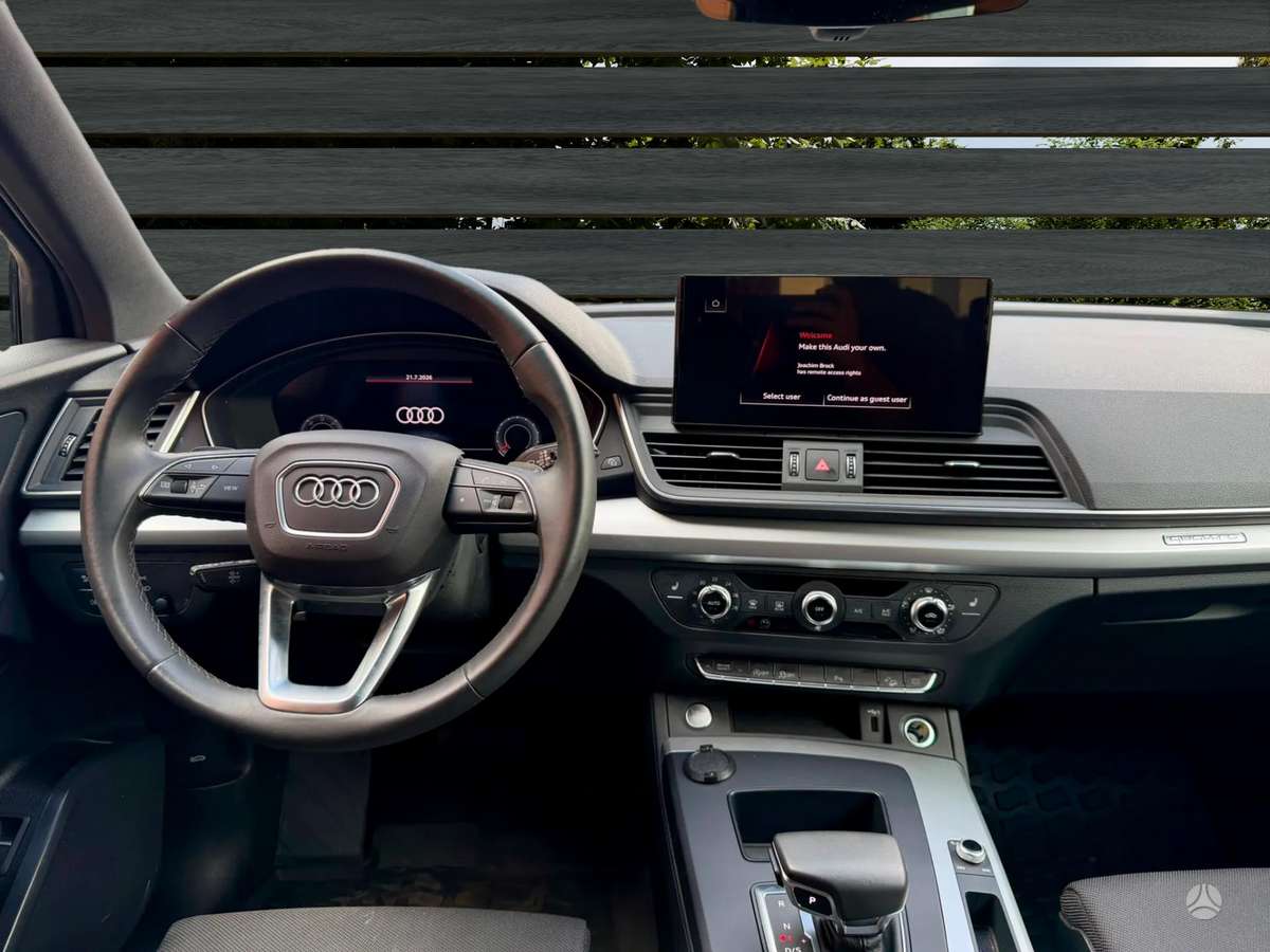 Audi Q5, 2.0 l., off-road / crossover
