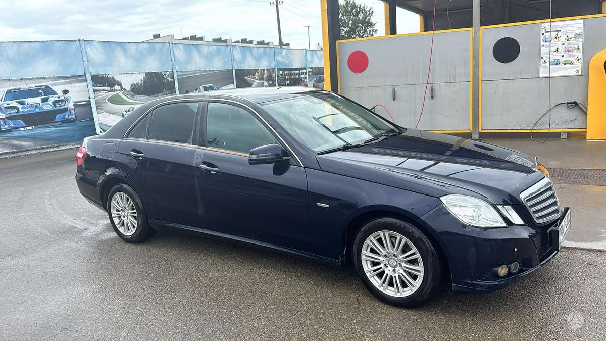 Mercedes-Benz E200 dalimis. Dalimis