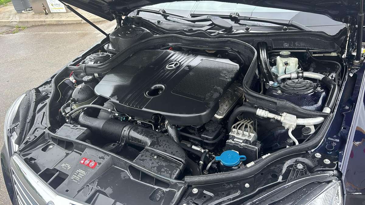 Mercedes-Benz E200 for parts. Dalimis