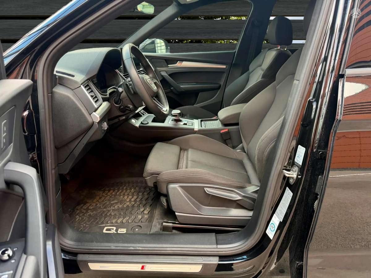 Audi Q5, 2.0 l., off-road / crossover
