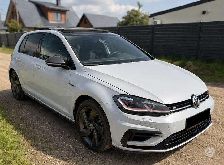 Volkswagen Golf - 1