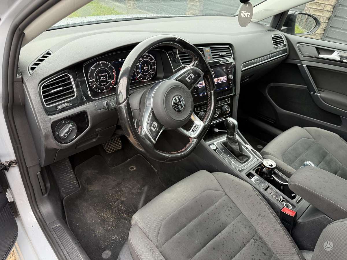 Volkswagen Golf - 6