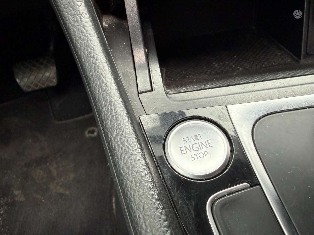 Volkswagen Golf - 8