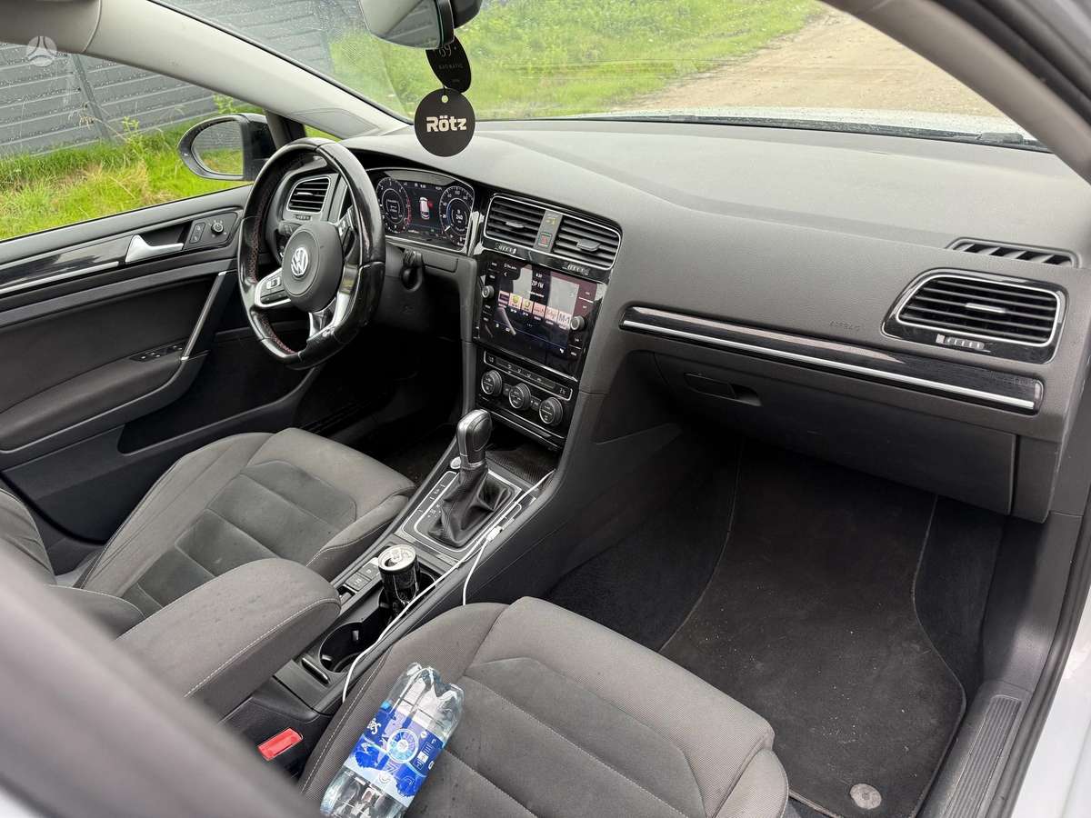 Volkswagen Golf - 9