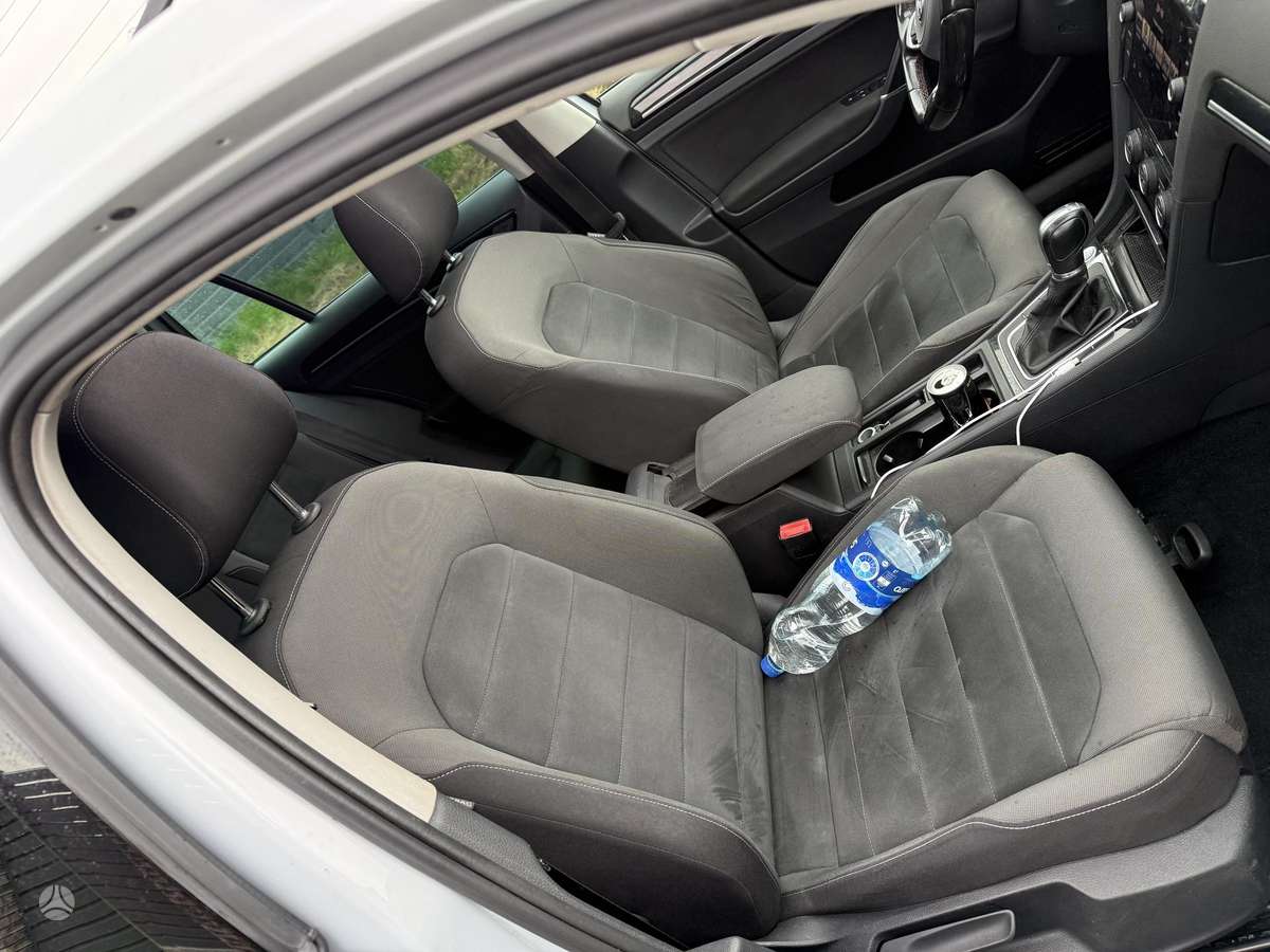 Volkswagen Golf - 10