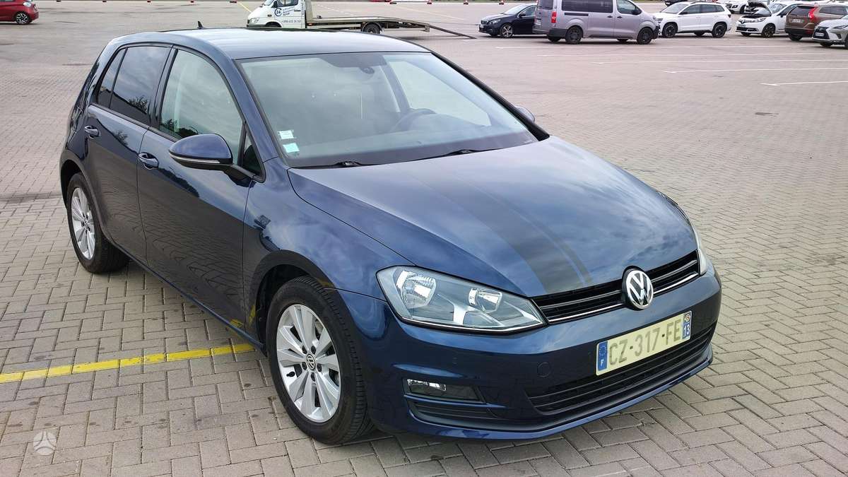 Volkswagen Golf - 1