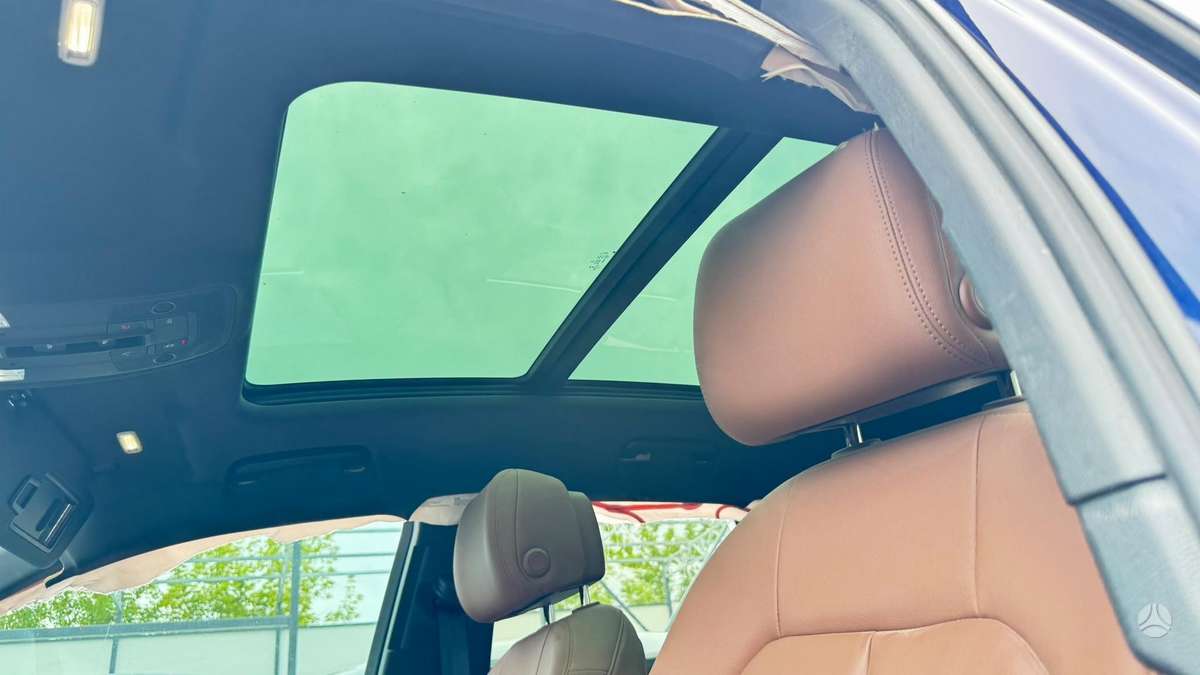 Audi Q3, 2.0 l., off-road / crossover