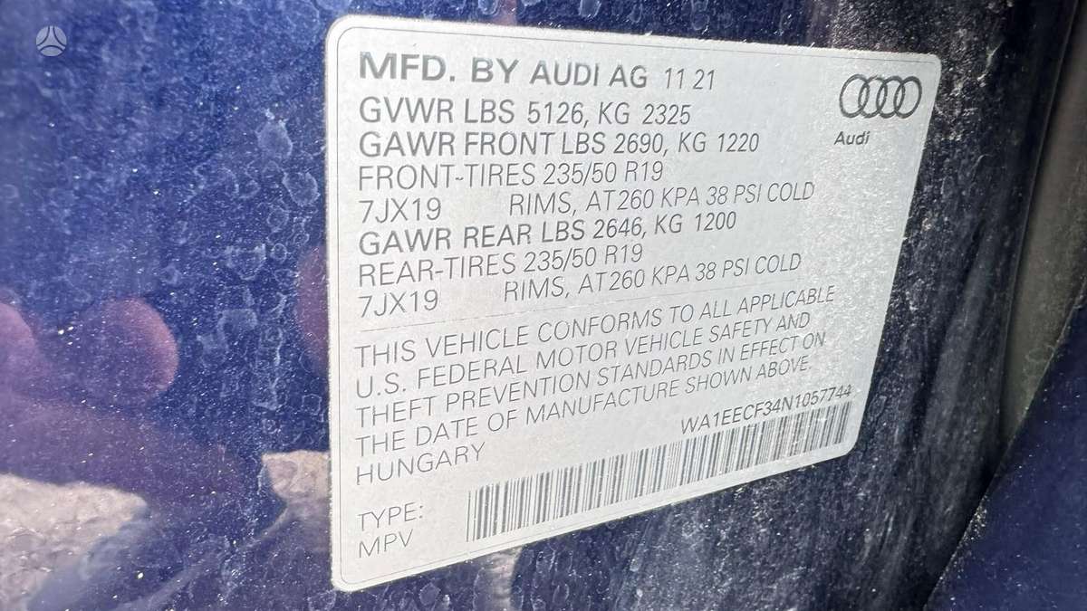 Audi Q3, 2.0 l., off-road / crossover