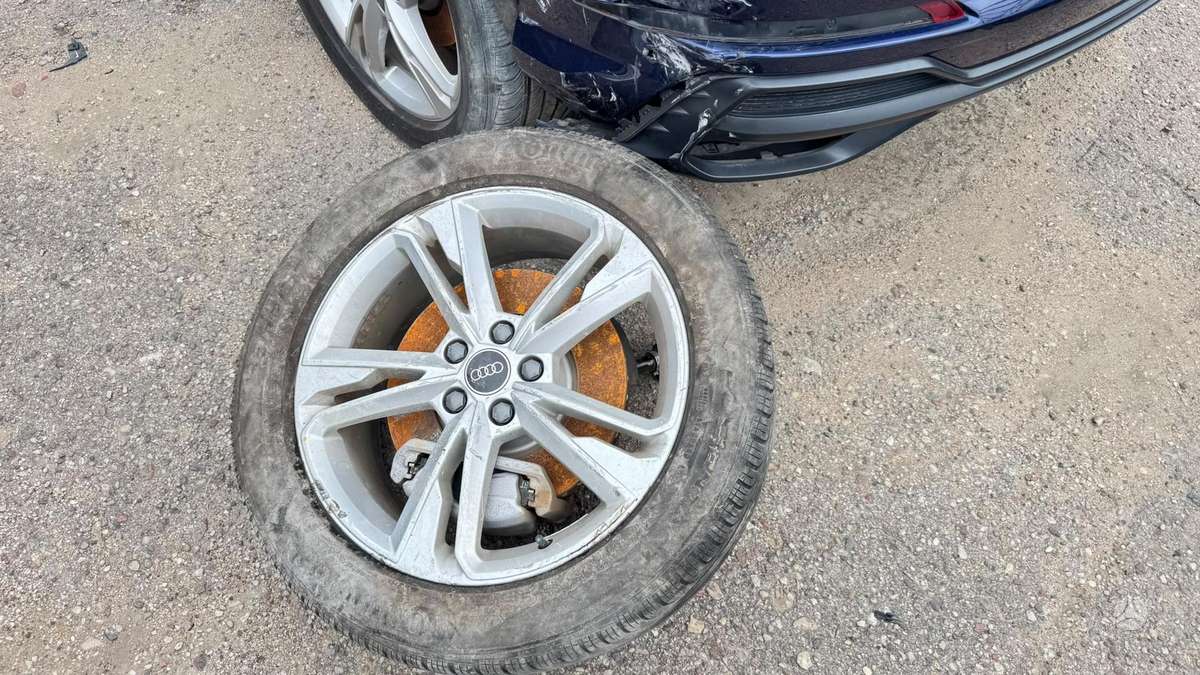 Audi Q3, 2.0 l., off-road / crossover