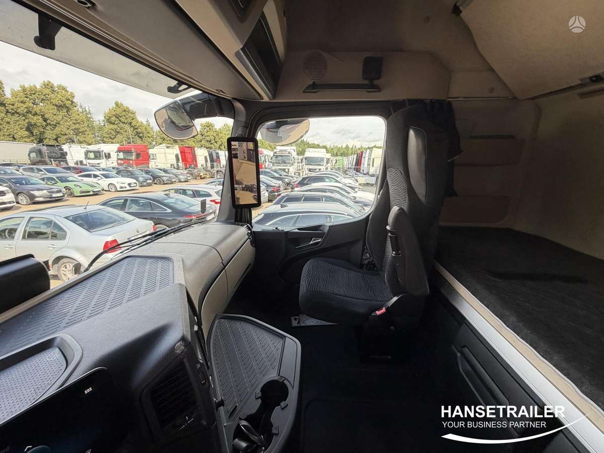 Mercedes-Benz Actros 1845 Big Space Mega Low Deck, double sleeper