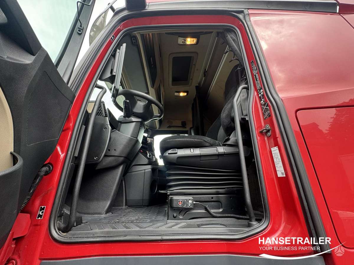 Mercedes-Benz Actros 1845 Big Space Mega Low Deck, double sleeper
