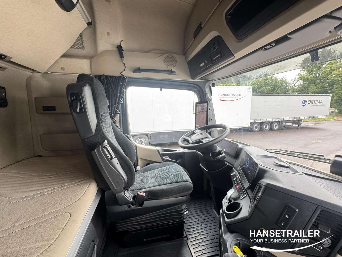 Mercedes-Benz Actros 1845 Big Space Mega Low Deck, double sleeper