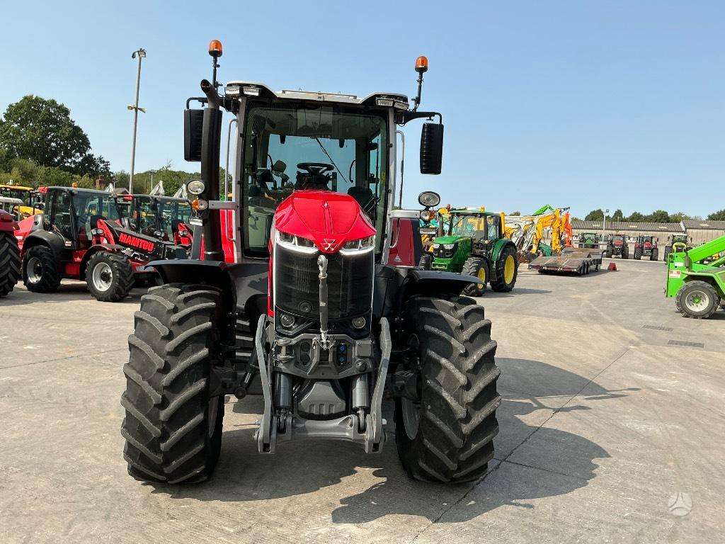 Massey Ferguson 8S 245, traktoriai