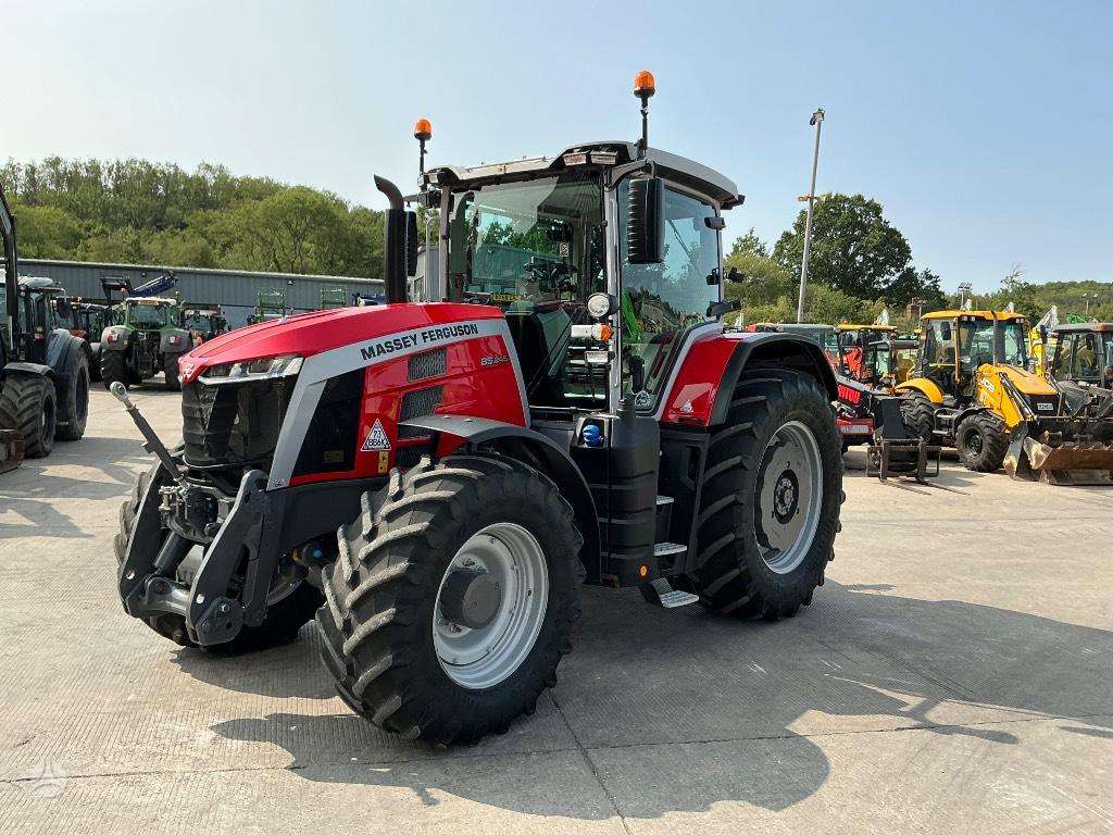 Massey Ferguson 8S 245, traktoriai