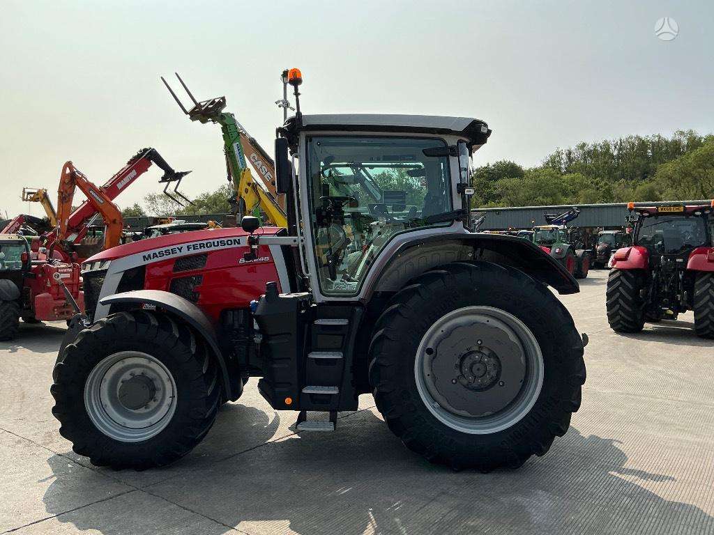 Massey Ferguson 8S 245, traktoriai