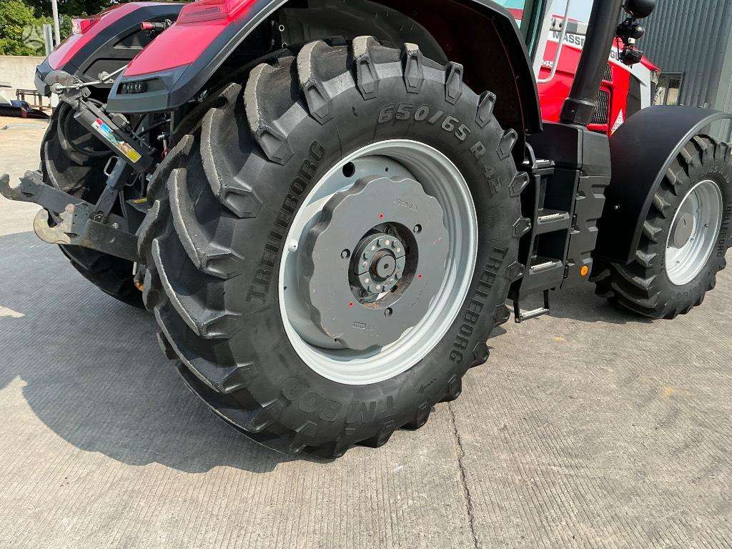 Massey Ferguson 8S 245, traktoriai