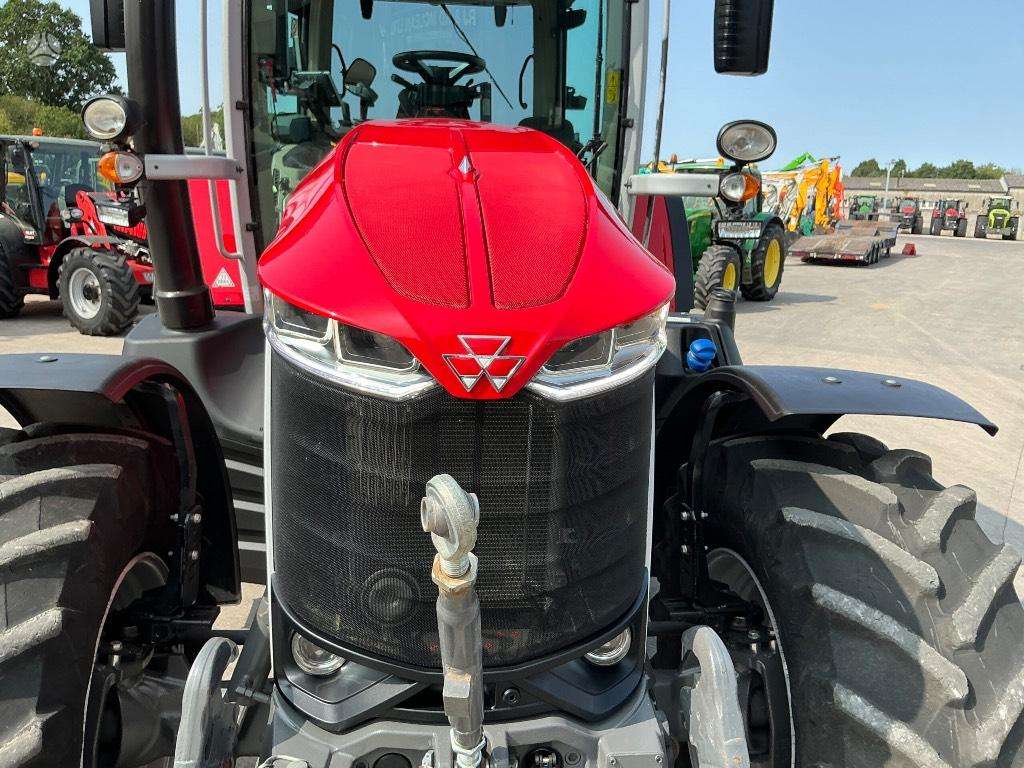 Massey Ferguson 8S 245, traktoriai