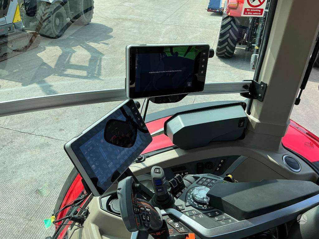 Massey Ferguson 8S 245, traktoriai