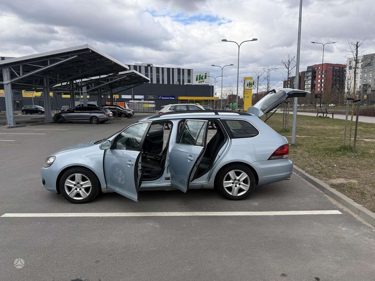 Volkswagen Golf - 6