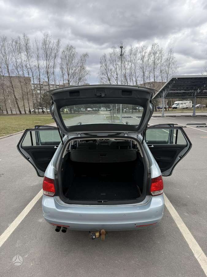 Volkswagen Golf - 8