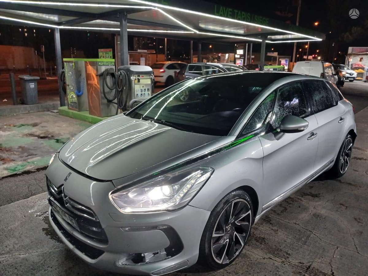 Citroen DS5, 2.0 l., hatchback