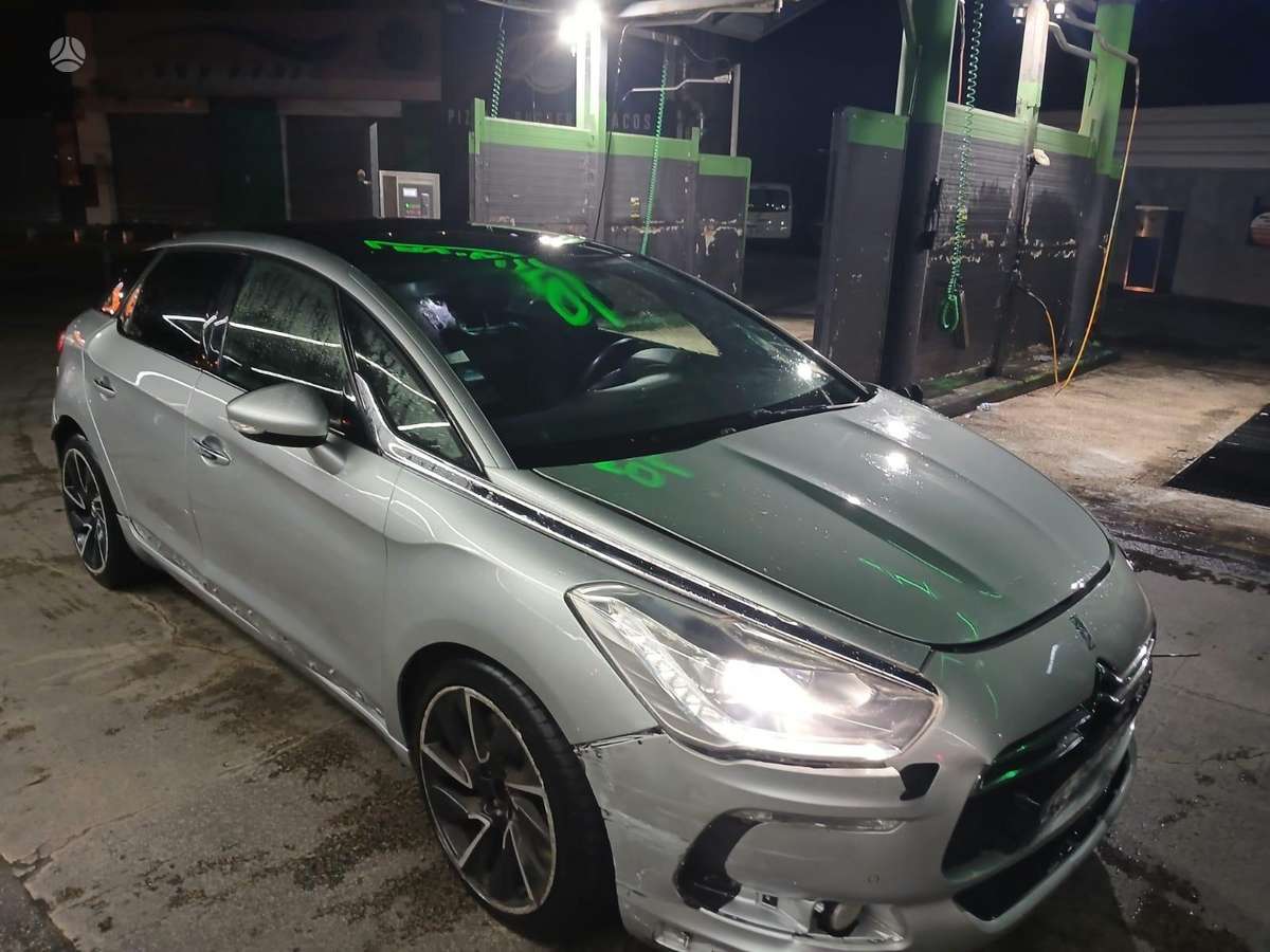 Citroen DS5, 2.0 l., hatchback