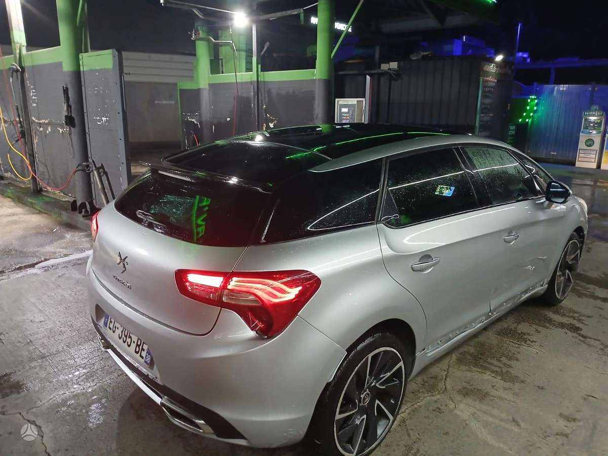 Citroen DS5, 2.0 l., hatchback
