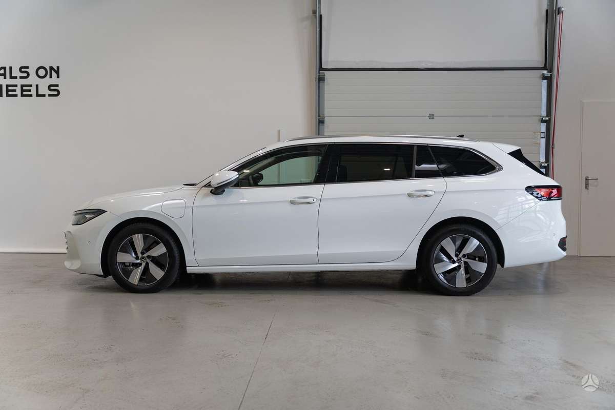 Volkswagen Passat - 4