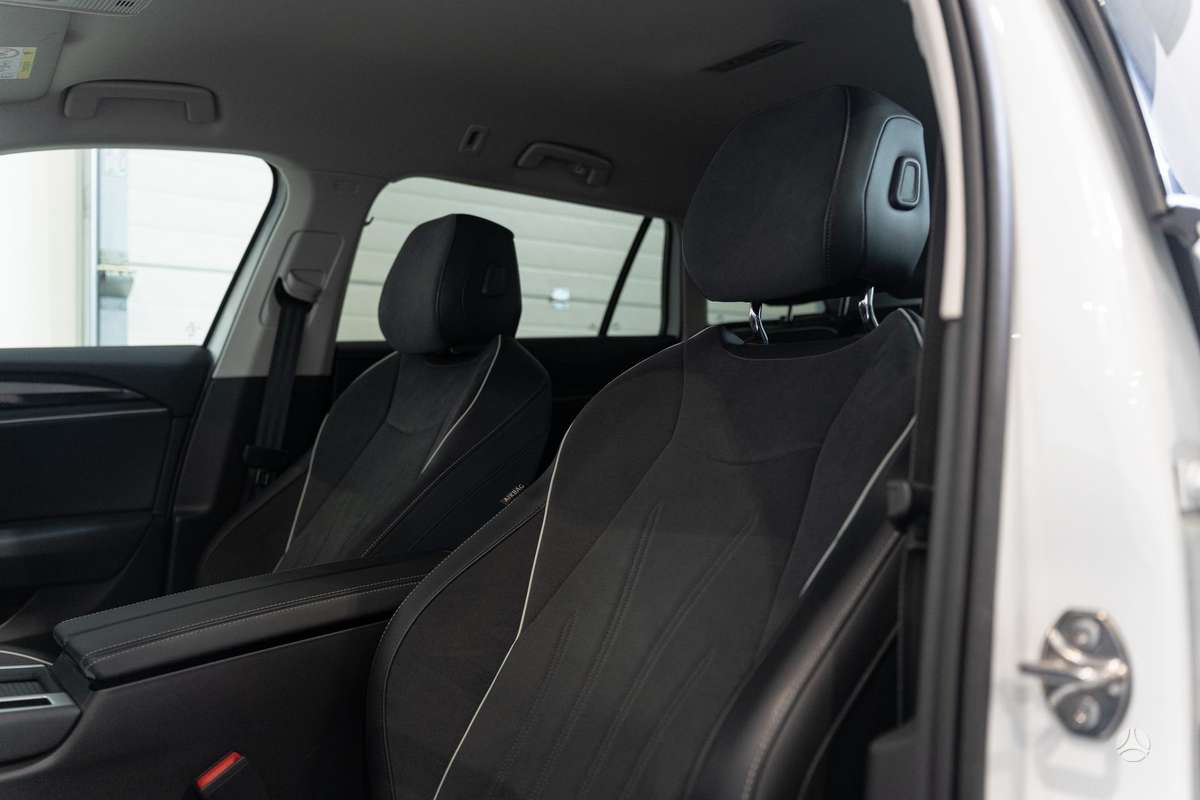 Volkswagen Passat - 12