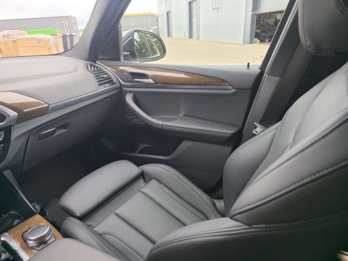 BMW X3, 2.0 l., off-road / crossover