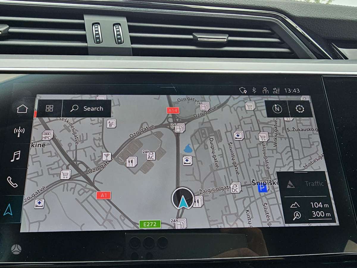 Audi e-tron, 95 kWh, off-road / crossover