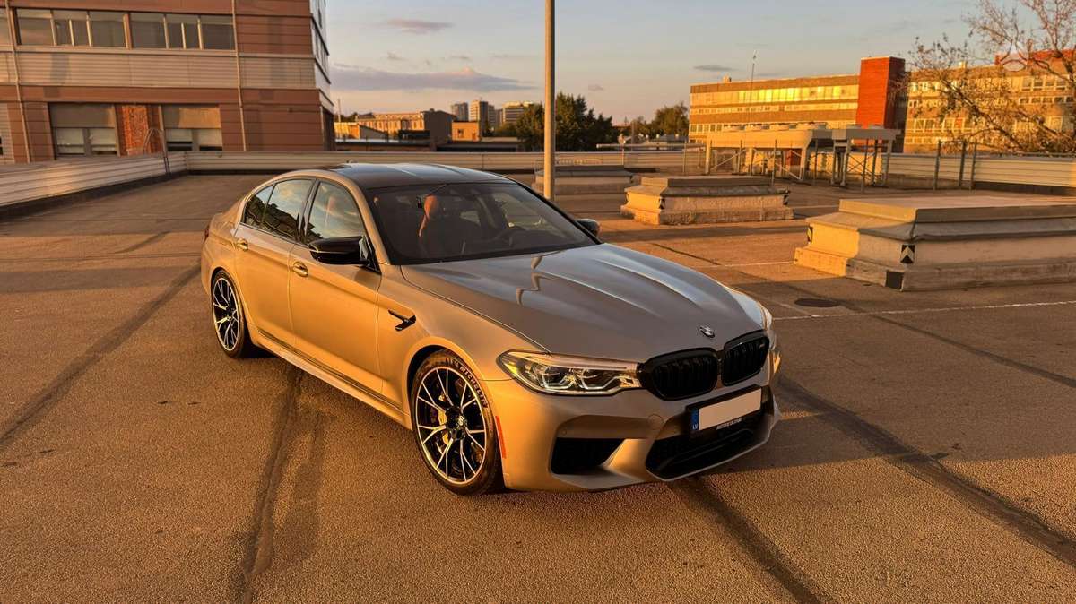 BMW M5, 4.4 l., Седан