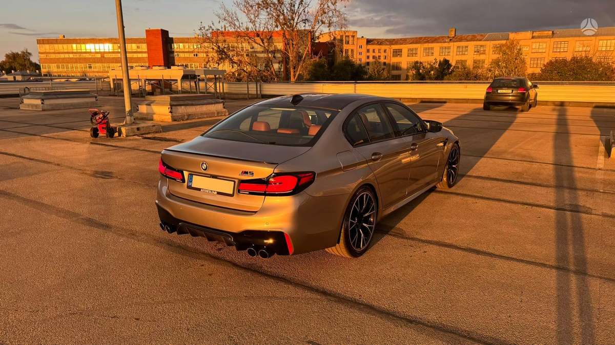 BMW M5, 4.4 l., Седан