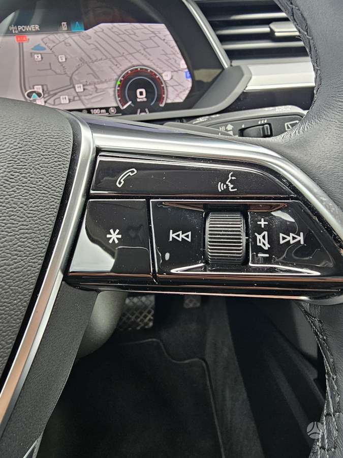 Audi e-tron, 95 kWh, off-road / crossover