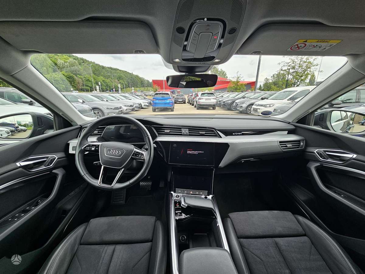 Audi e-tron, 95 kWh, off-road / crossover