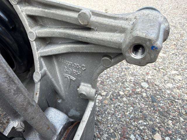 Tesla Model 3 šasijas detaļas