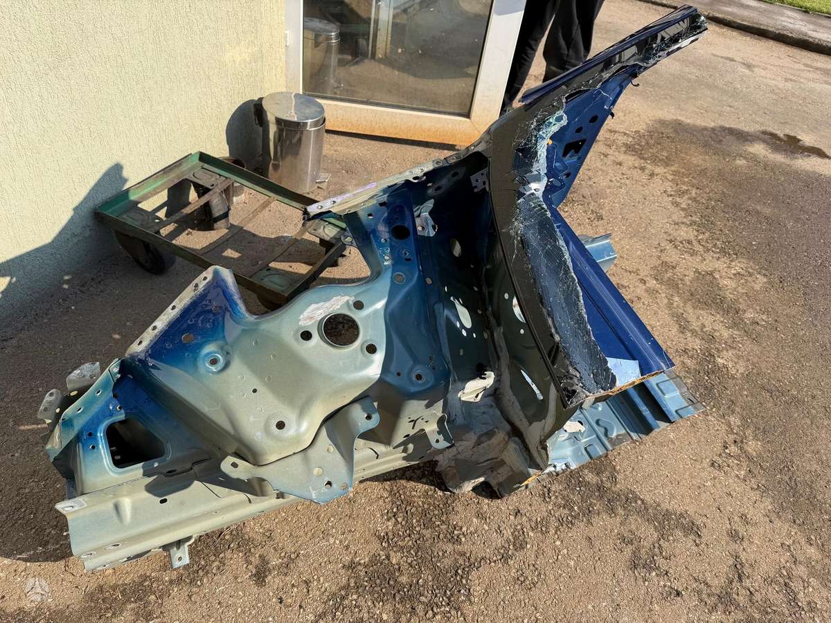 Tesla Model 3 šasijas detaļas