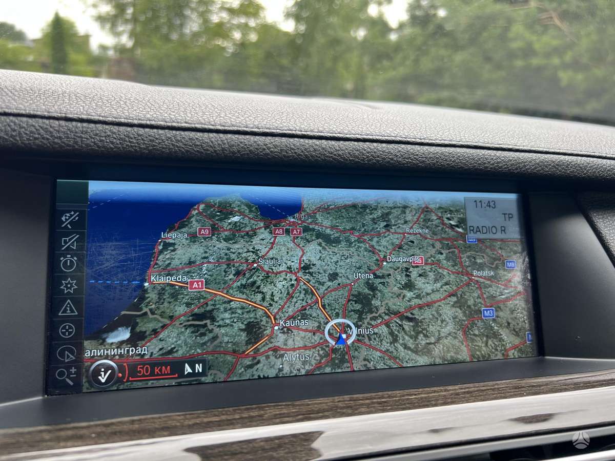 BMW 750, 4.4 l., Седан