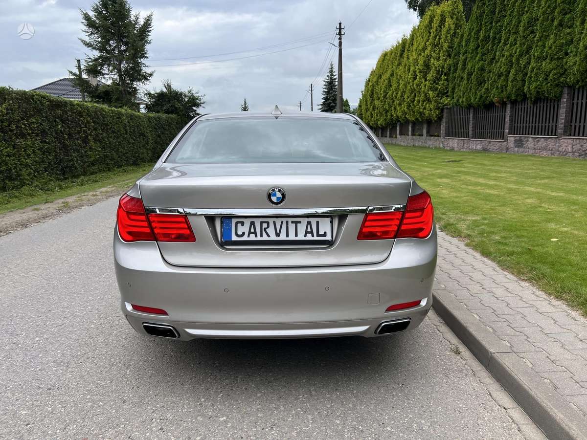 BMW 750, 4.4 l., Седан