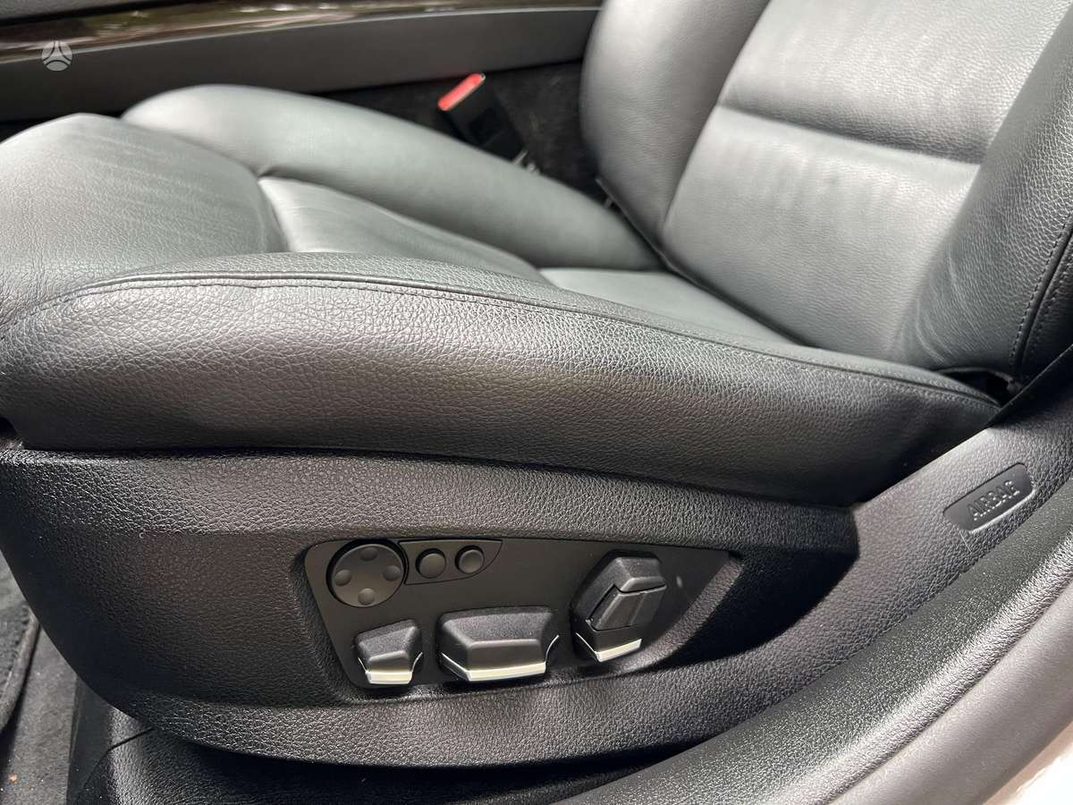 BMW 750, 4.4 l., Седан