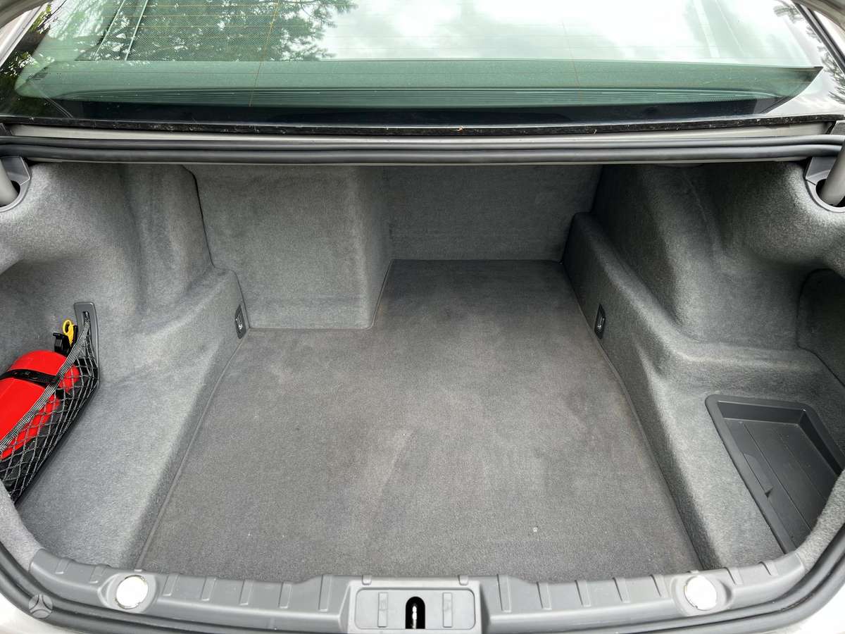 BMW 750, 4.4 l., Седан