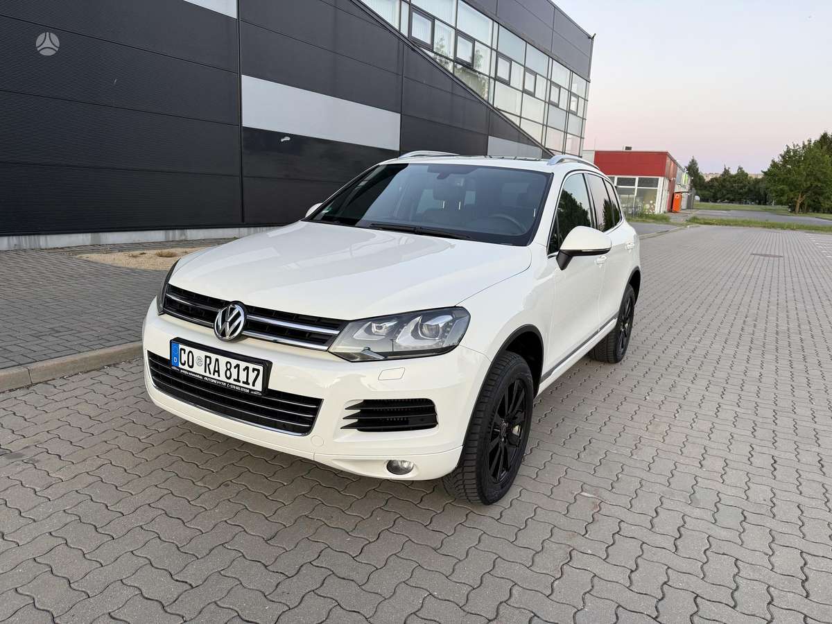 Volkswagen Touareg - 1