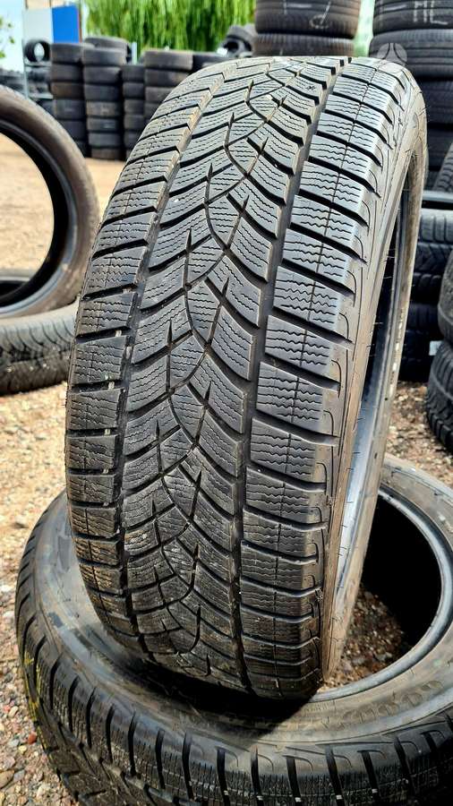 Goodyear UltraGrip Performance, winter 215/55 R18